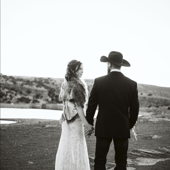 Sexy Gorgeous lace wedding dress! - Picture 3 of 7